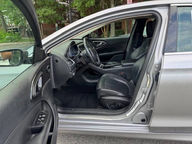 Vehicle image 8 of 17