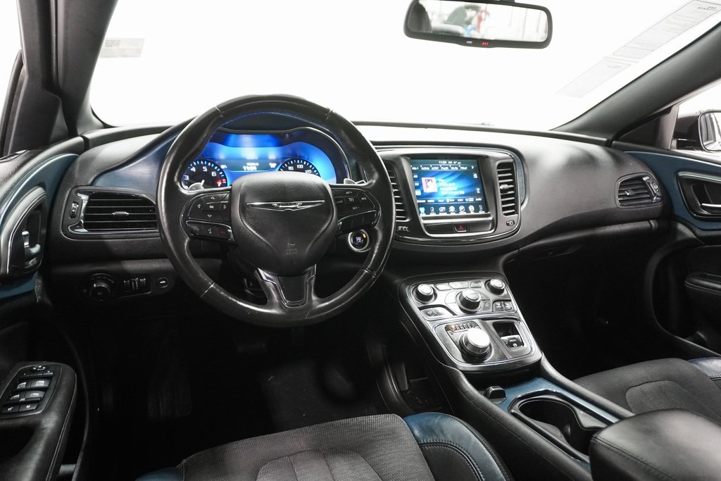 Vehicle image 17 of 29