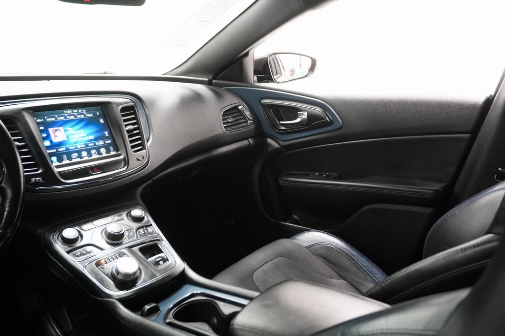 Vehicle image 16 of 29