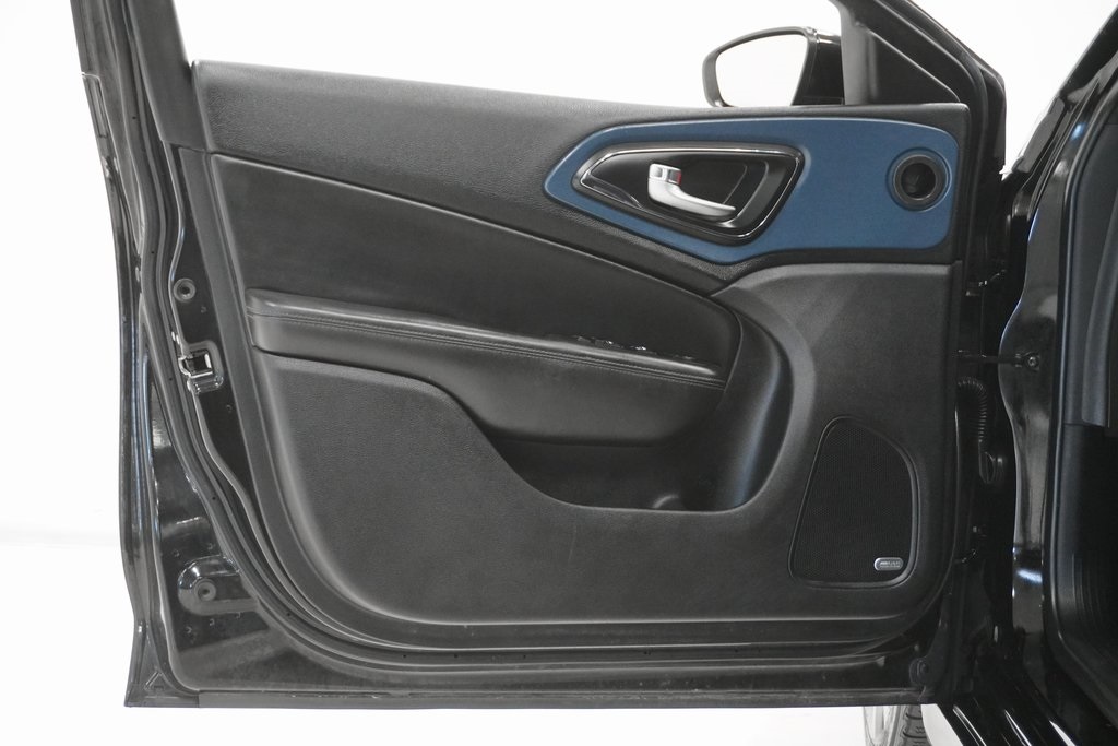 Vehicle image 12 of 29