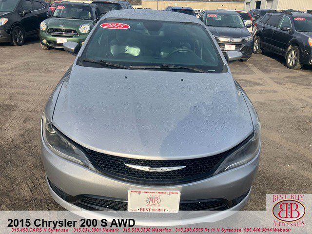 2015 Chrysler 200 S Image 2 of 17