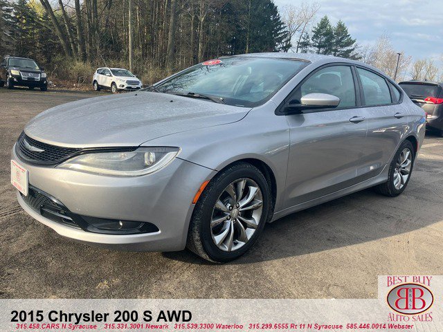 2015 Chrysler 200 S Image 1 of 17
