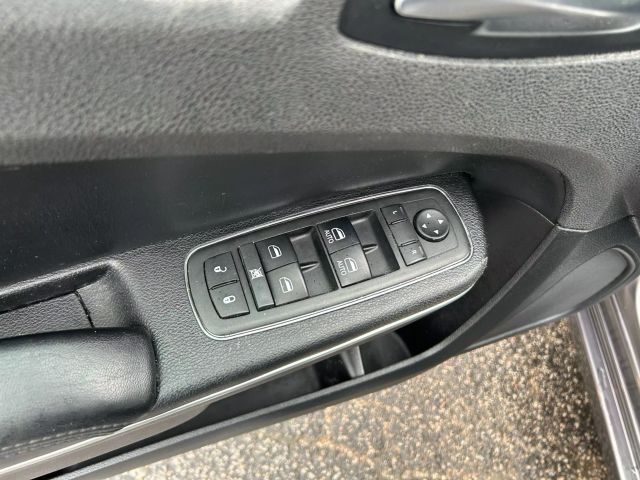 Vehicle image 26 of 33
