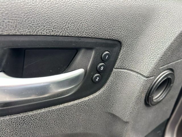 Vehicle image 27 of 33