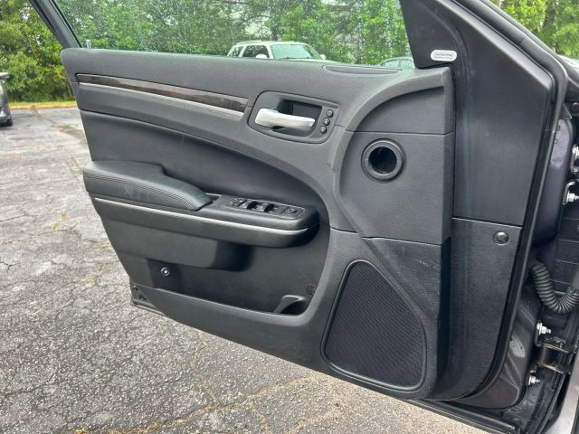 Vehicle image 28 of 33