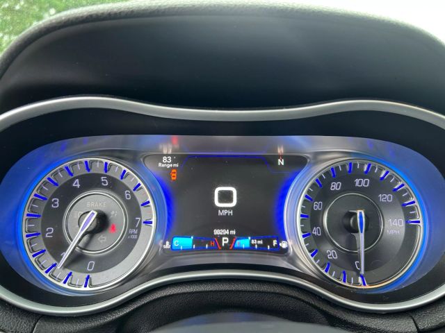Vehicle image 17 of 33