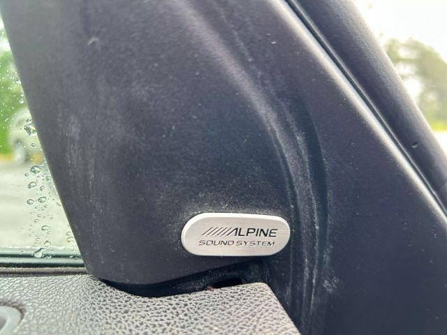 Vehicle image 24 of 33