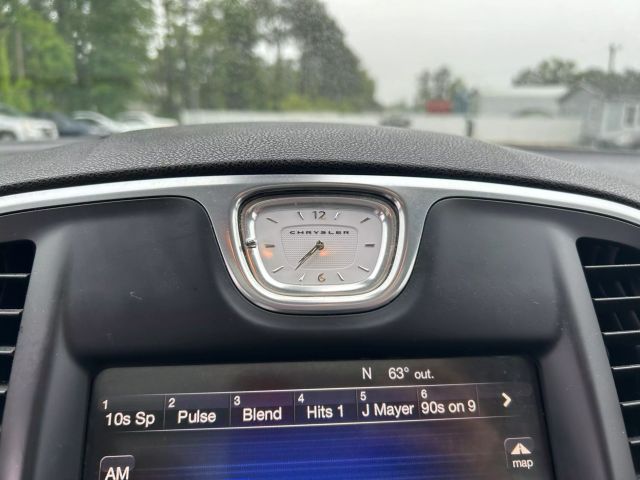 Vehicle image 21 of 33
