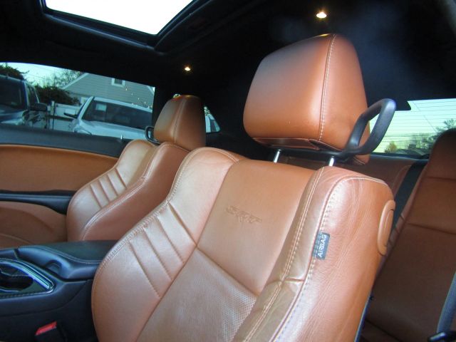 2015 Dodge Challenger SRT 392 Image 14 of 35