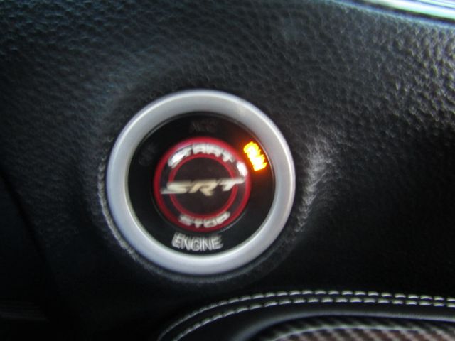 2015 Dodge Challenger SRT 392 Image 17 of 35