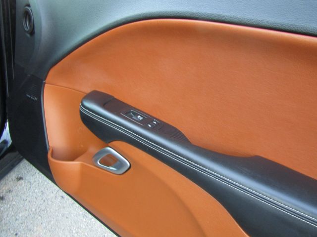 2015 Dodge Challenger SRT 392 Image 25 of 35