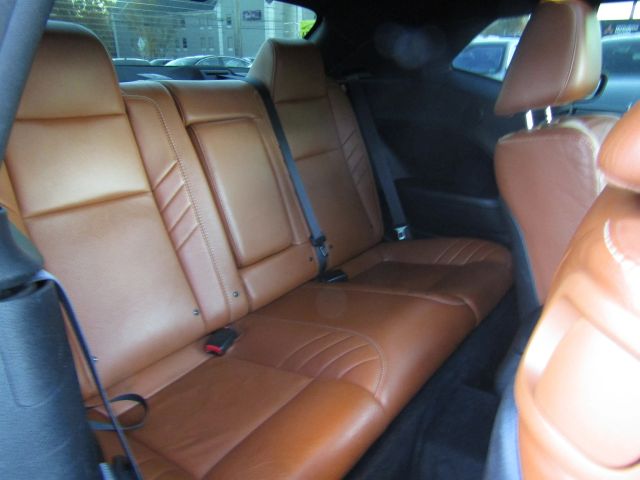 2015 Dodge Challenger SRT 392 Image 11 of 35