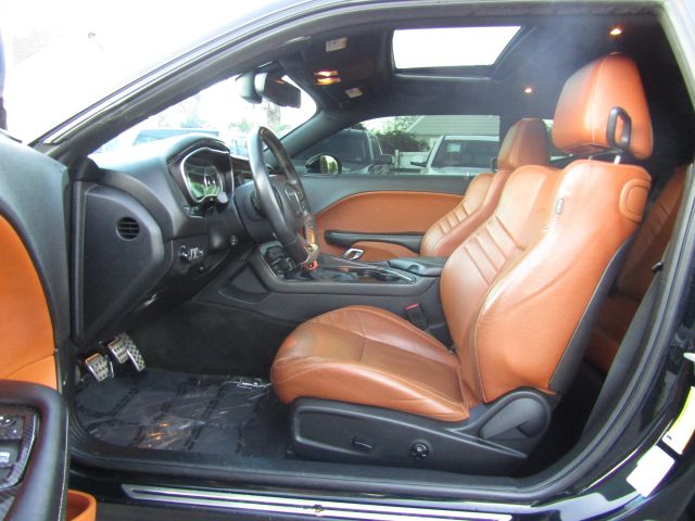 2015 Dodge Challenger SRT 392 Image 15 of 35