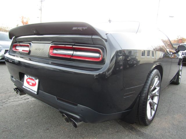 2015 Dodge Challenger SRT 392 Image 5 of 35