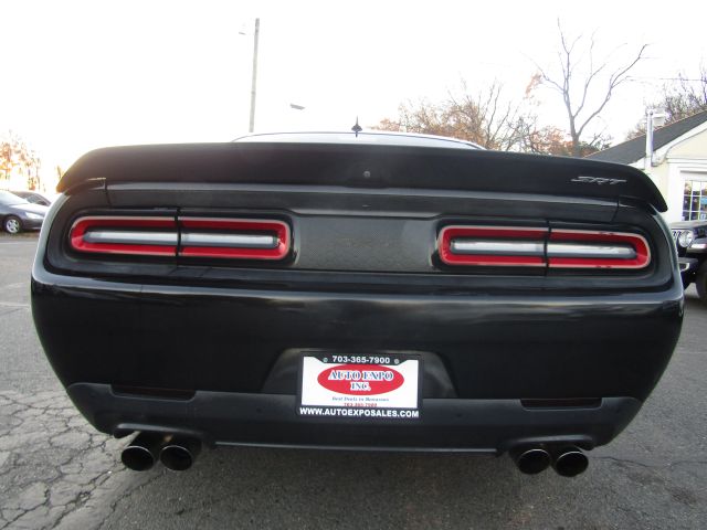 2015 Dodge Challenger SRT 392 Image 7 of 35
