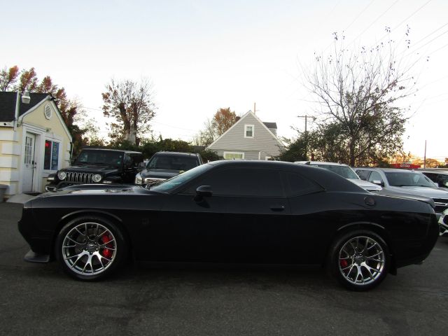 2015 Dodge Challenger SRT 392 Image 4 of 35