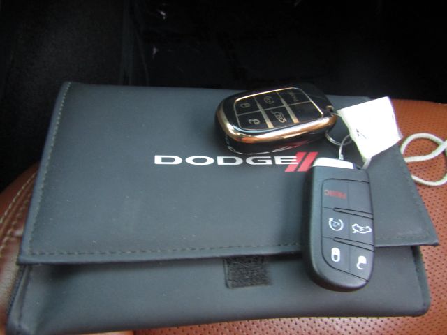 2015 Dodge Challenger SRT 392 Image 23 of 35