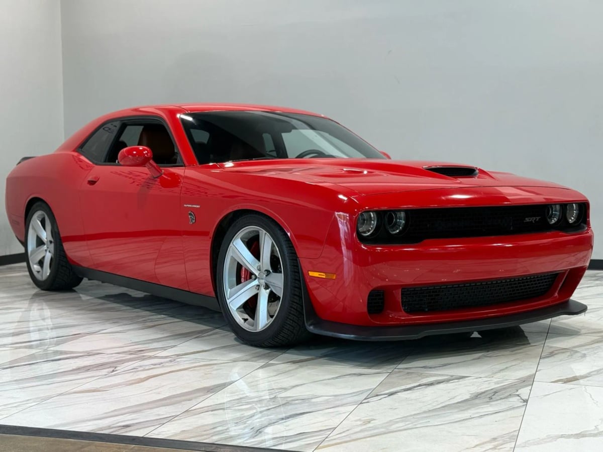 2015 Dodge Challenger SRT Hellcat Image 5 of 36