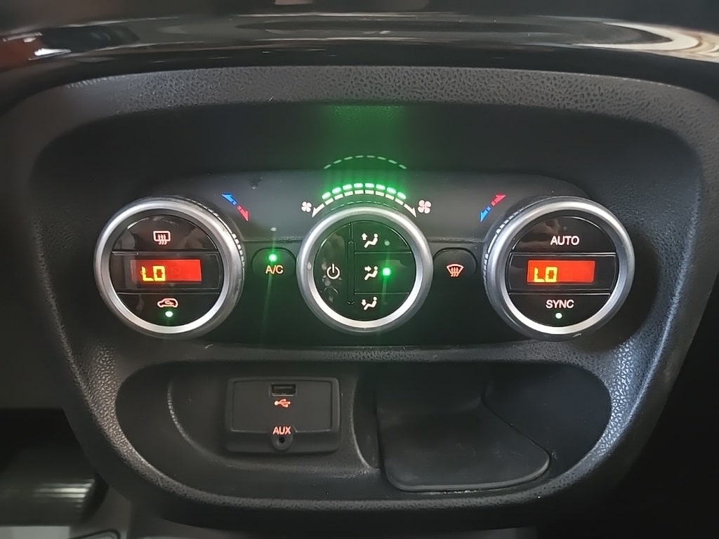 Vehicle image 22 of 34