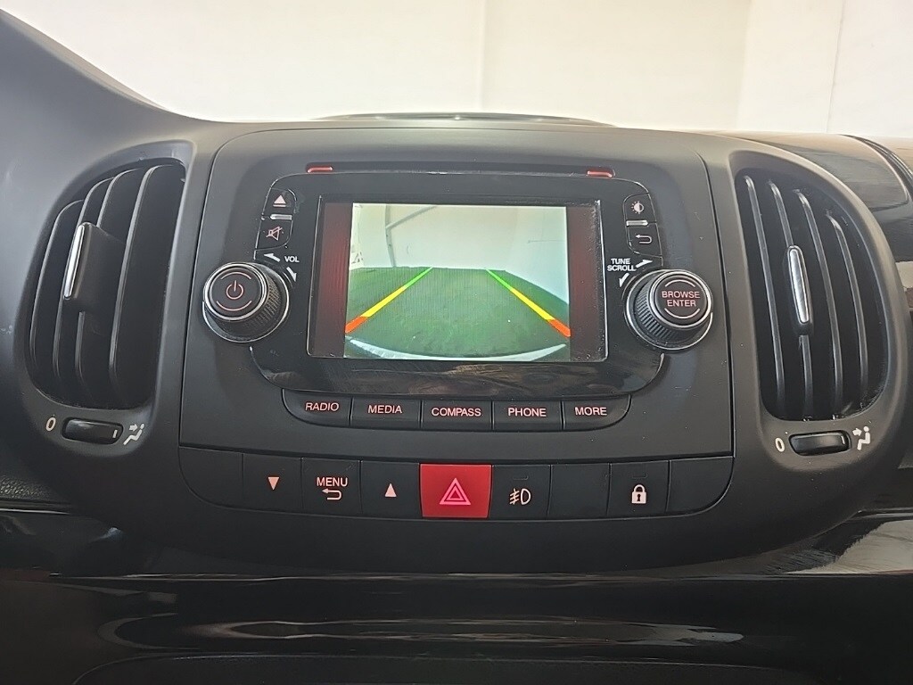 Vehicle image 21 of 34