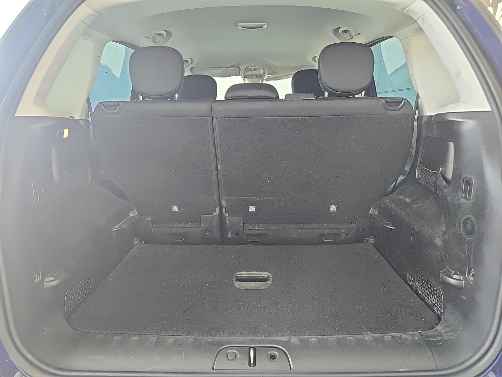 Vehicle image 32 of 34