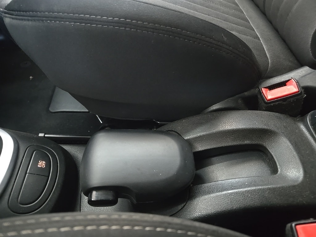 Vehicle image 25 of 34