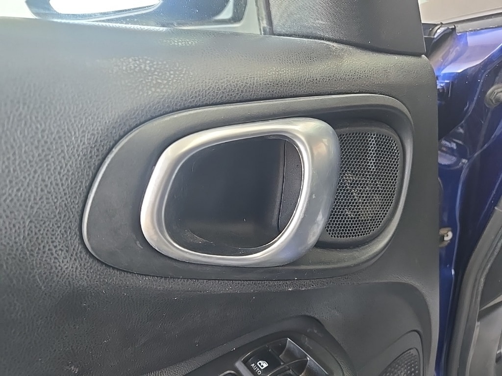 Vehicle image 10 of 34