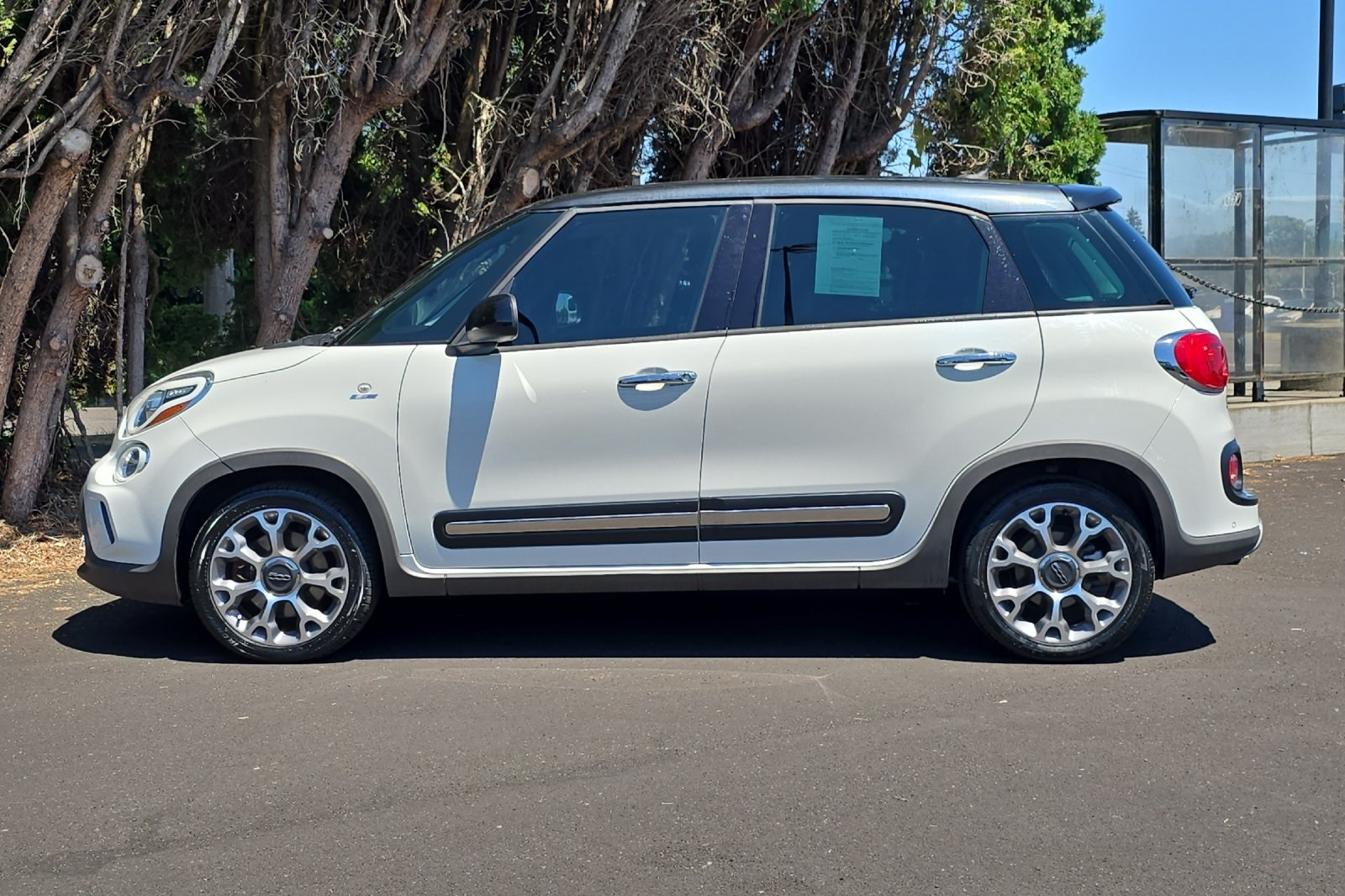 Vehicle image 9 of 33