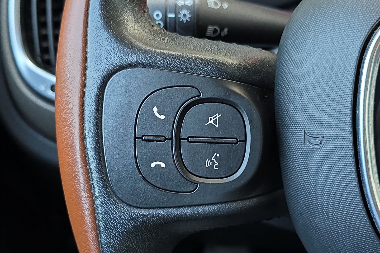 Vehicle image 31 of 33
