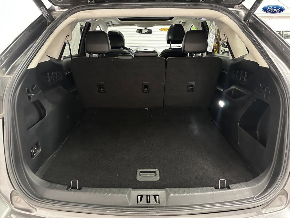 Vehicle image 10 of 25