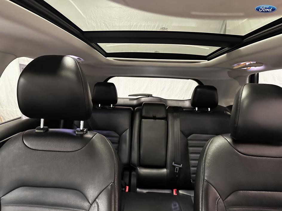 Vehicle image 14 of 25