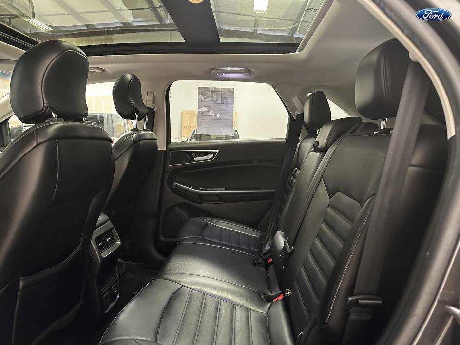 Vehicle image 12 of 25