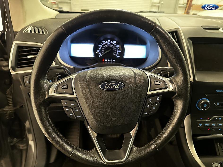 Vehicle image 21 of 25