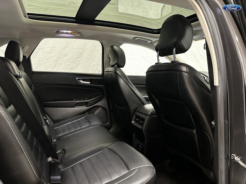 Vehicle image 11 of 25