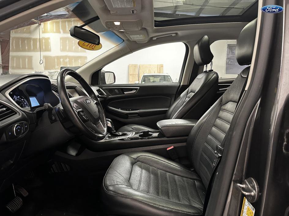 Vehicle image 24 of 25
