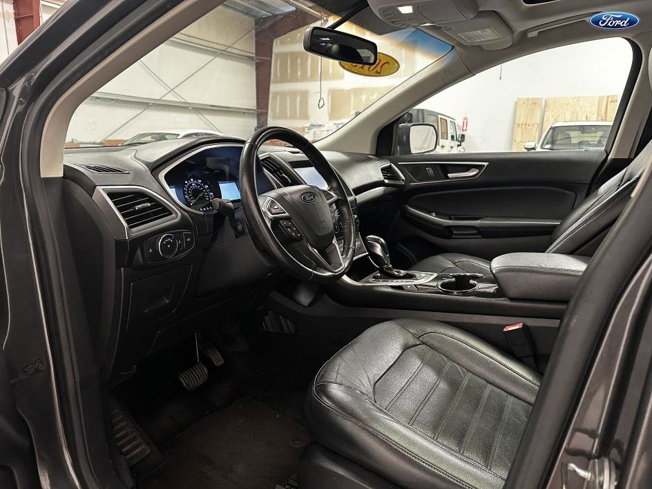 Vehicle image 15 of 25
