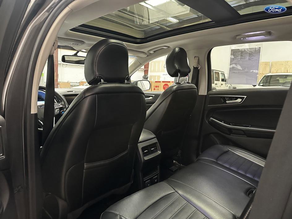 Vehicle image 13 of 25