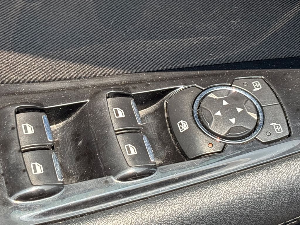 Vehicle image 31 of 36