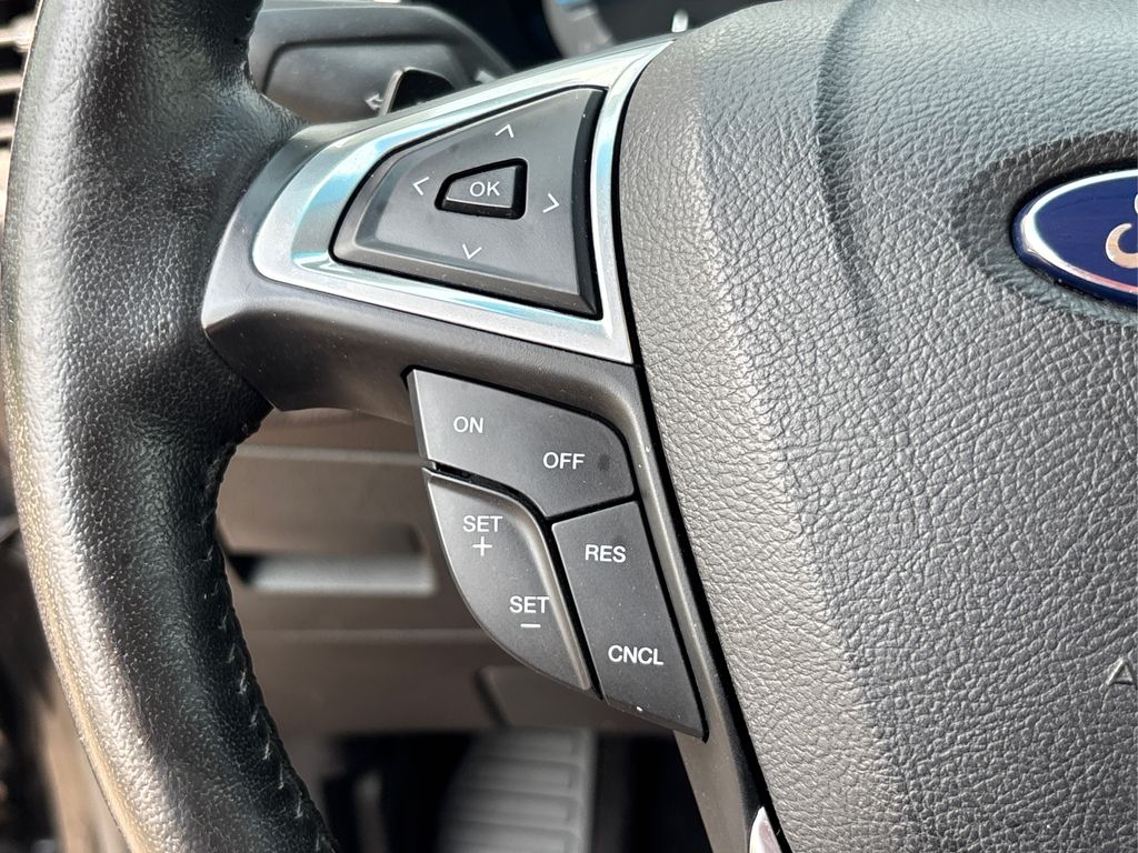 Vehicle image 33 of 36