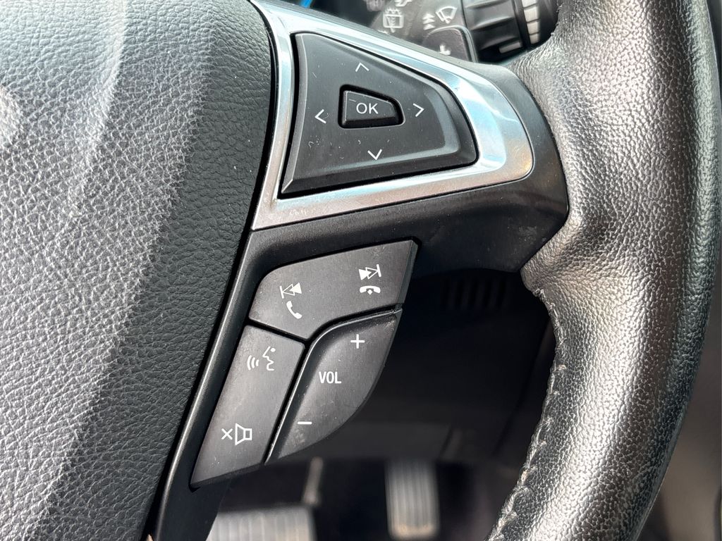 Vehicle image 26 of 36