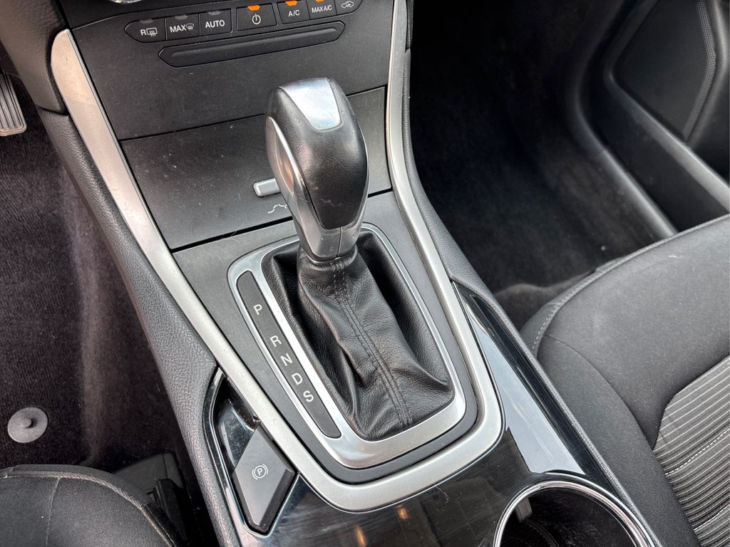 Vehicle image 32 of 36
