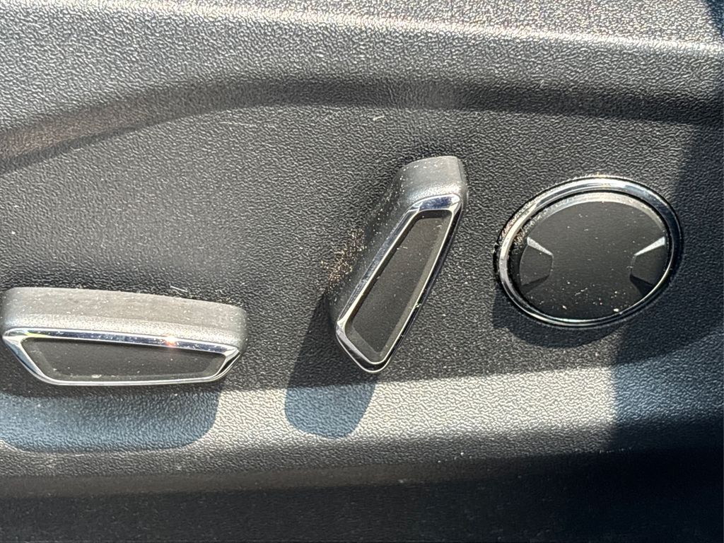 Vehicle image 35 of 36
