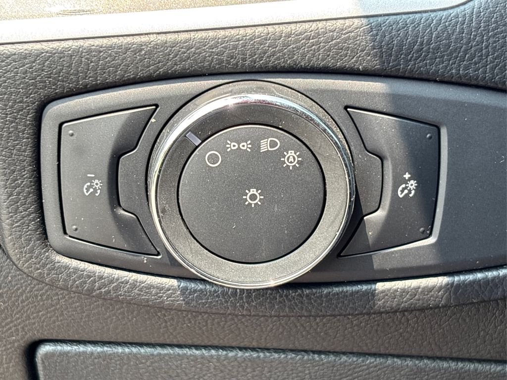 Vehicle image 25 of 36