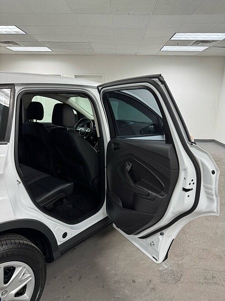 Vehicle image 19 of 32