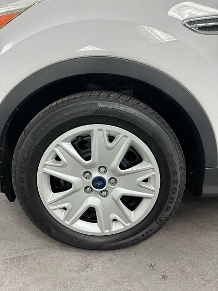 Vehicle image 27 of 32