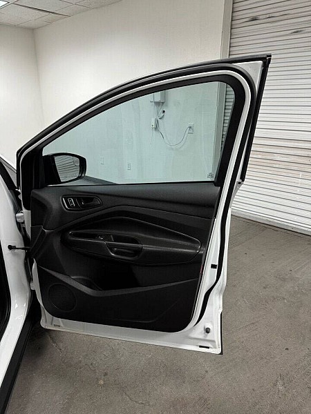 Vehicle image 21 of 32