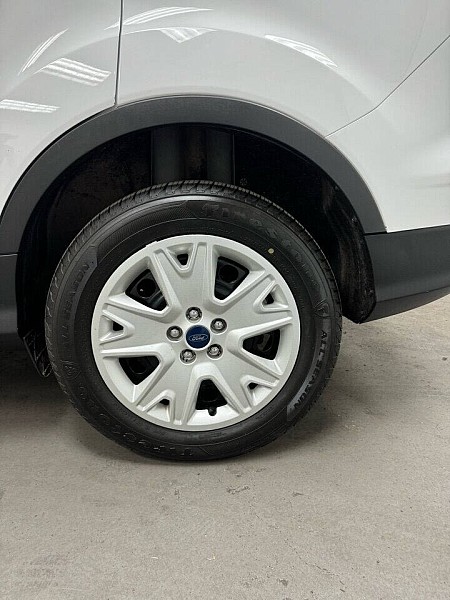 Vehicle image 28 of 32