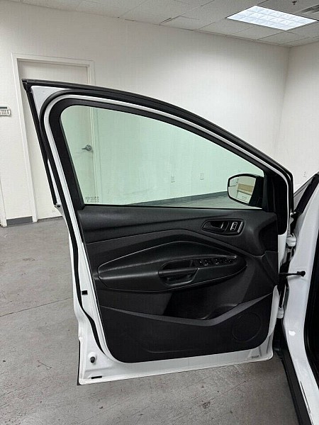 Vehicle image 13 of 32