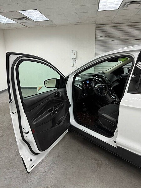 Vehicle image 14 of 32