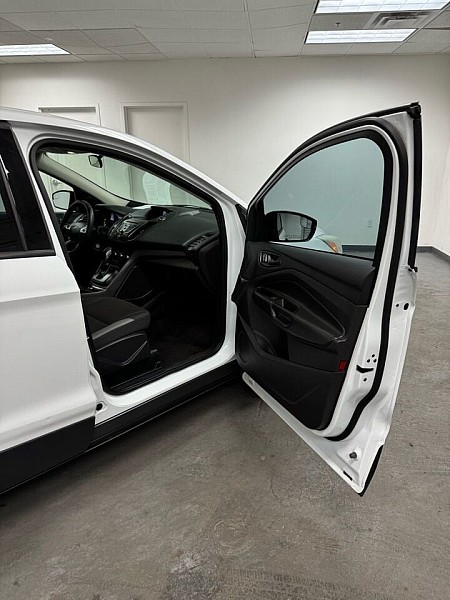 Vehicle image 22 of 32